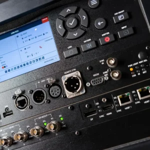 Cổng kết nối và màn hình điều khiển Barco UDM-4K22