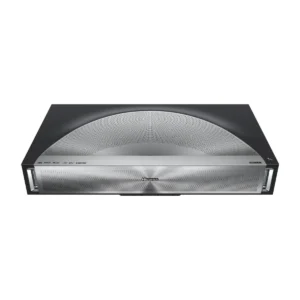 Mặt trước máy chiếu siêu gần Hisense PX4-PRO với cửa chiếu và loa Devialet