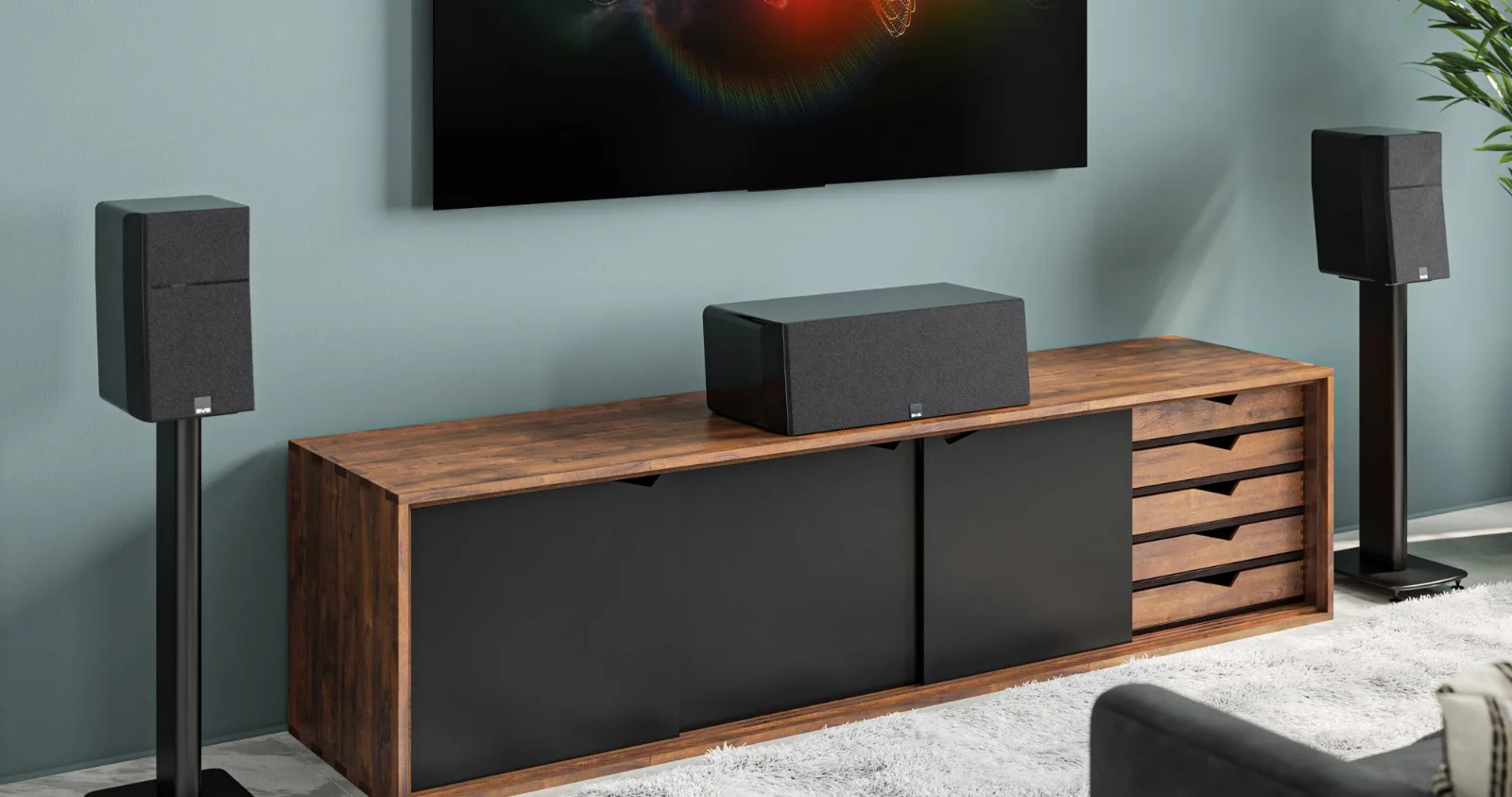 SVS Ultra Evolution Nano trên kệ TV phòng khách