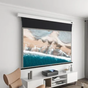 Màn chiếu điện UST VIVIDSTORM PRO Slimline ALR – lắp trong phòng khách với máy chiếu siêu gần