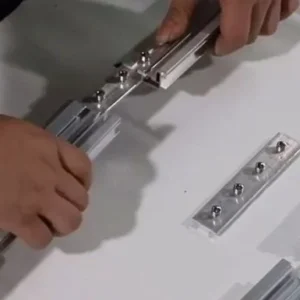 Mặt sau vải màn có lỗ gài khung
